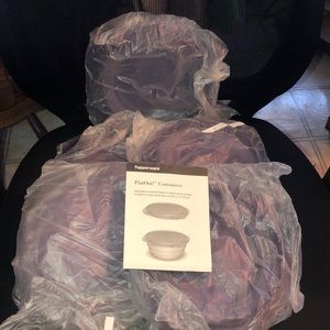 Brand new Tupperware flat out bowls